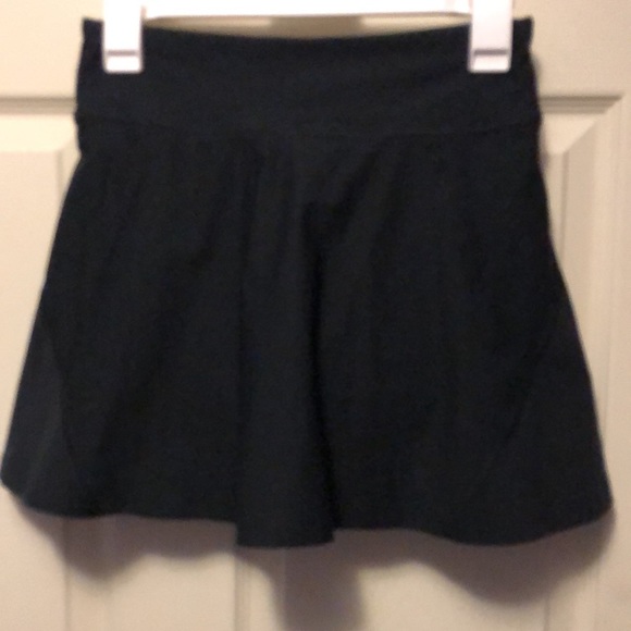 Black Small UA Under Armour Skort - Picture 3 of 9